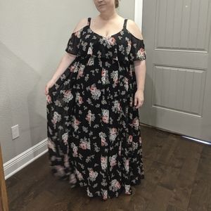 Torrid Maxi multi way cold shoulder size 1